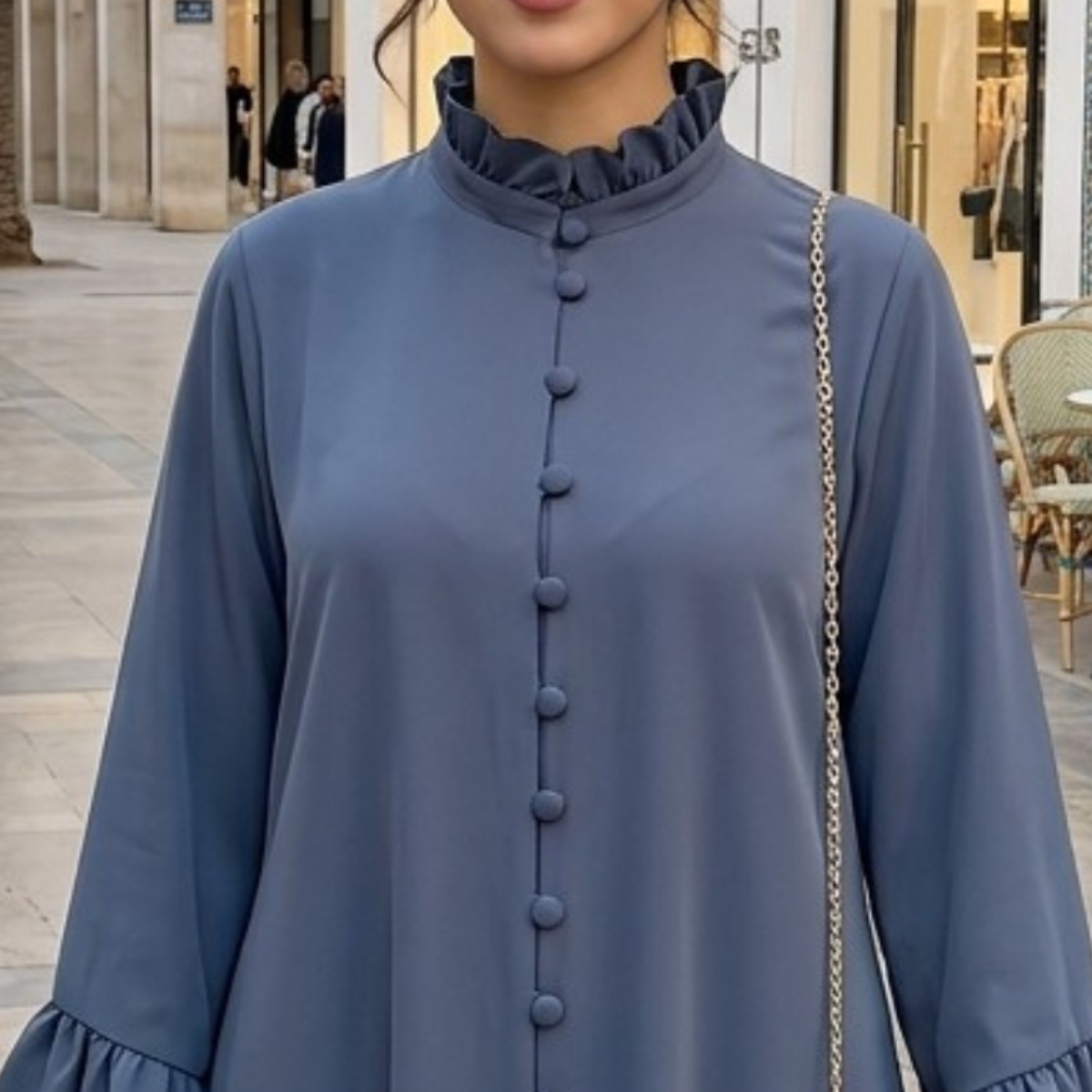 Abaya Longue Élégante à Boutons – Collection Moderne